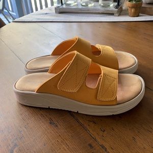 Easy Spirit Sandals